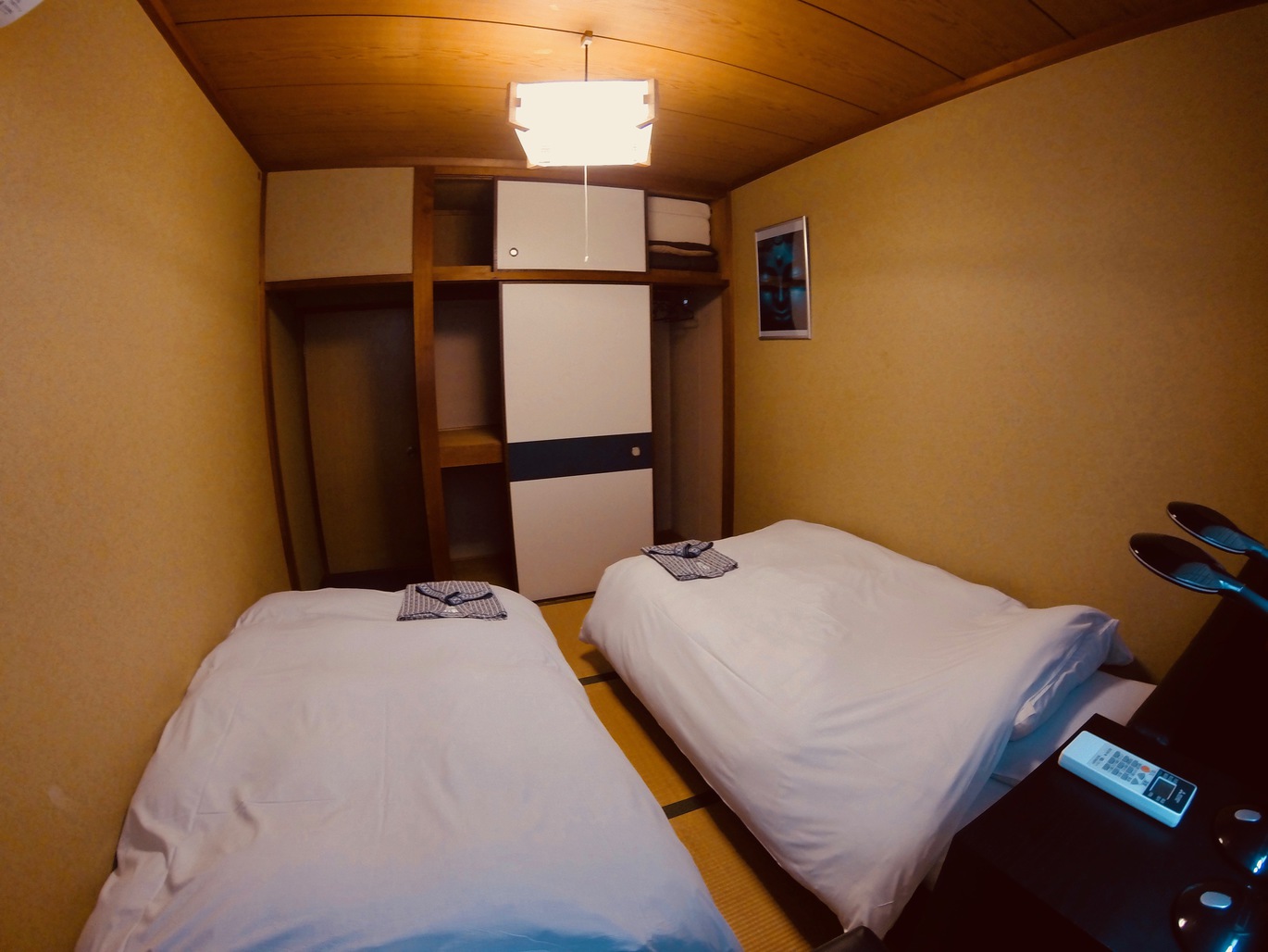スズキ部屋２ Reverse angle of twin-bed rooms
