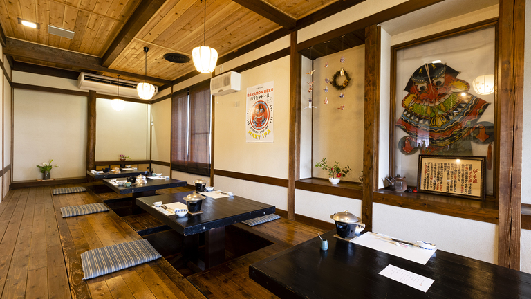 【和食処ばらもん】五島の福江地区で古くから伝えられてきた「ばらもん凧」も飾られている食事処。