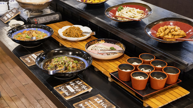 【ご朝食】五島名物「五島うどん」「鮮魚の漬け」など食の恵みも感じられる＜ビュッフェ形式＞の朝ごはん