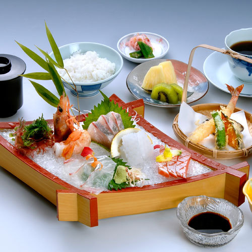 *【お刺身御膳】その時期の旬なお刺身に天ぷらがついた贅沢な定食です♪
