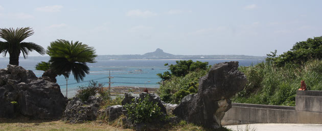 伊江島タッチューが目の前に広がります。
