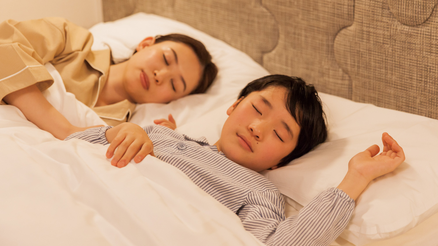 ダブルベッドなので添い寝でもゆったりご利用いただけます