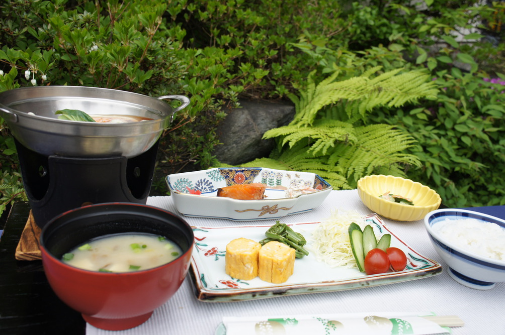 朝食の一例庭