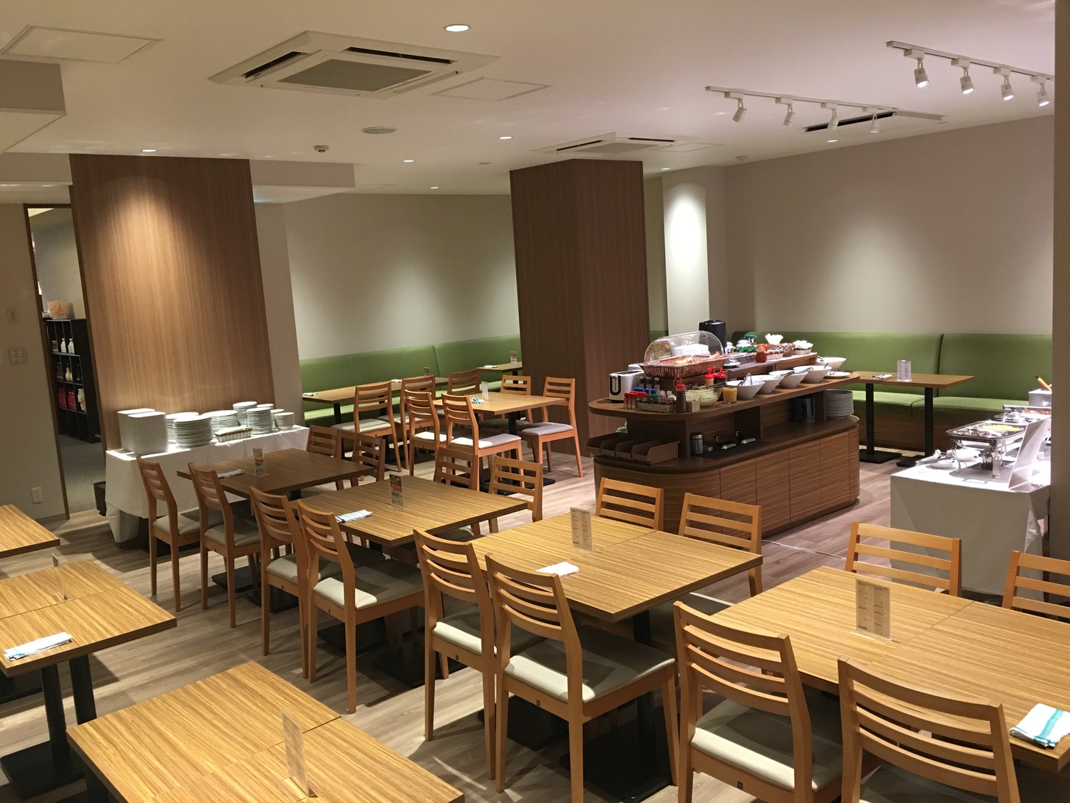 朝食会場♪快適な１日をスタートしていただけるよう、笑顔いっぱいの接客をスタッフ全員心がけます！