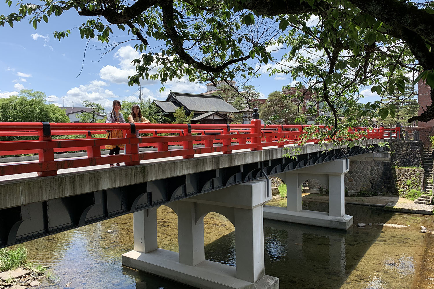 中橋宮川にかかる高山のシンボル的な赤い橋