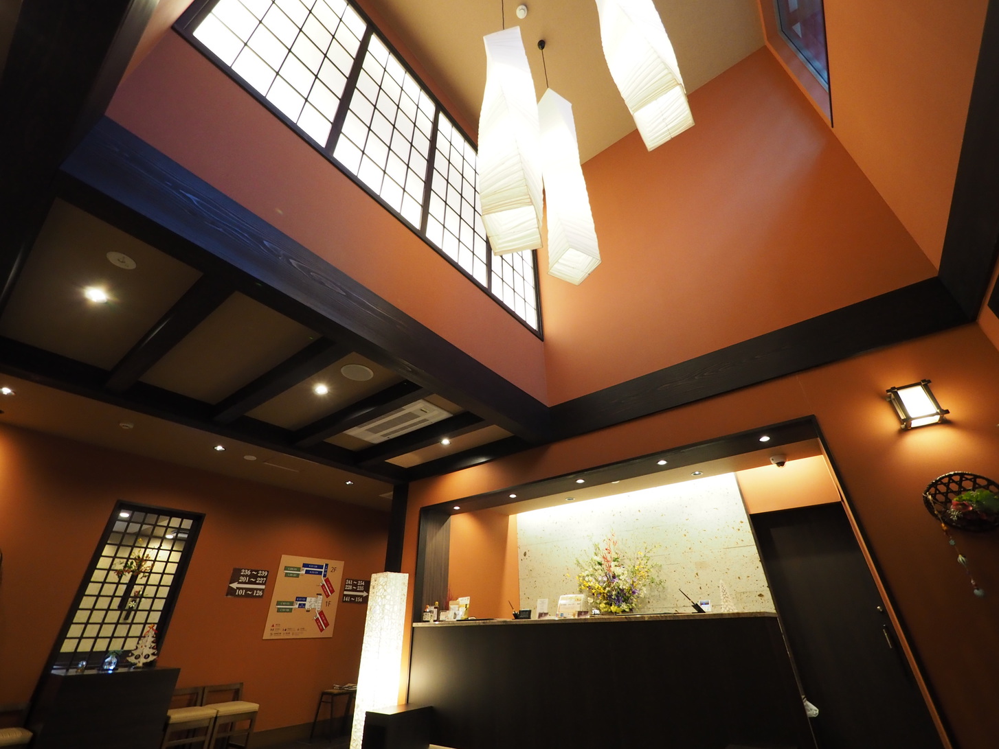 玄関正面吹き抜け