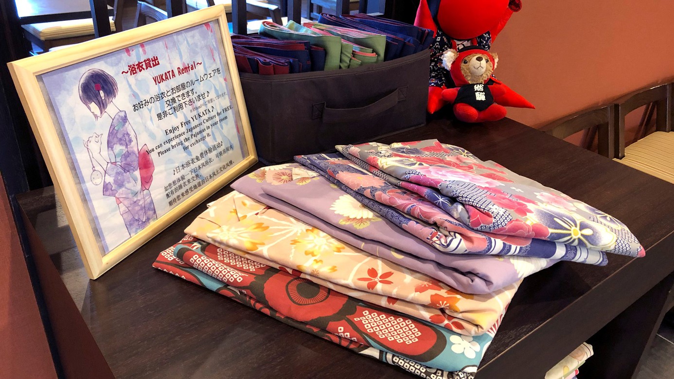 フロントにて色浴衣のお貸出しがございます。