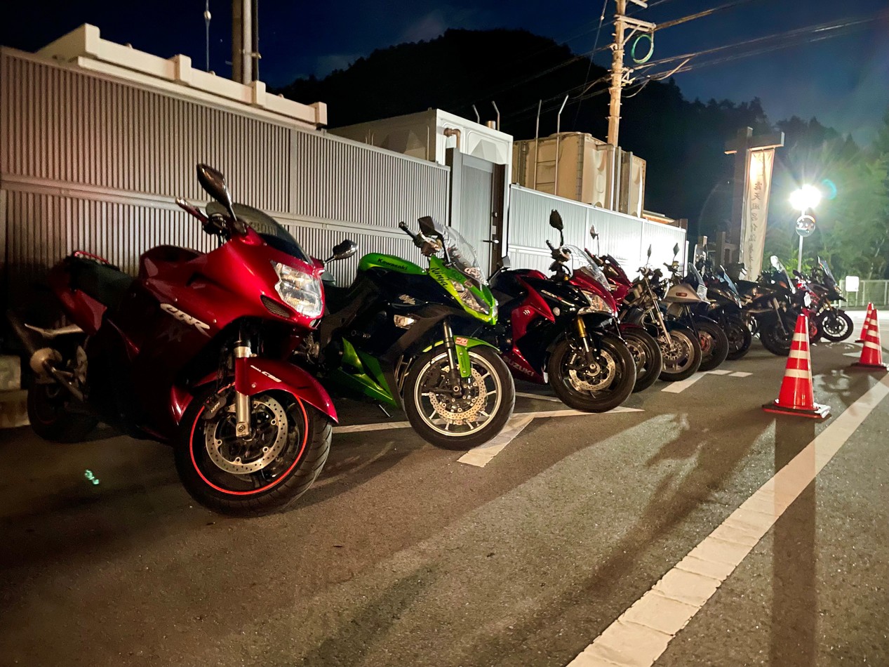 ツーリングに十分な駐車スペース♪