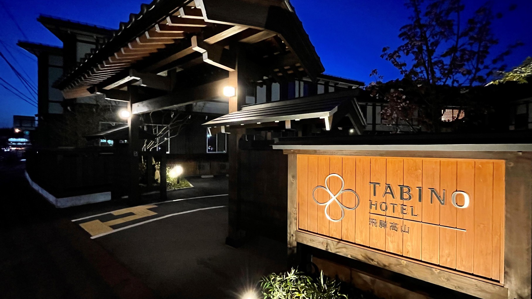 夜のエントランス