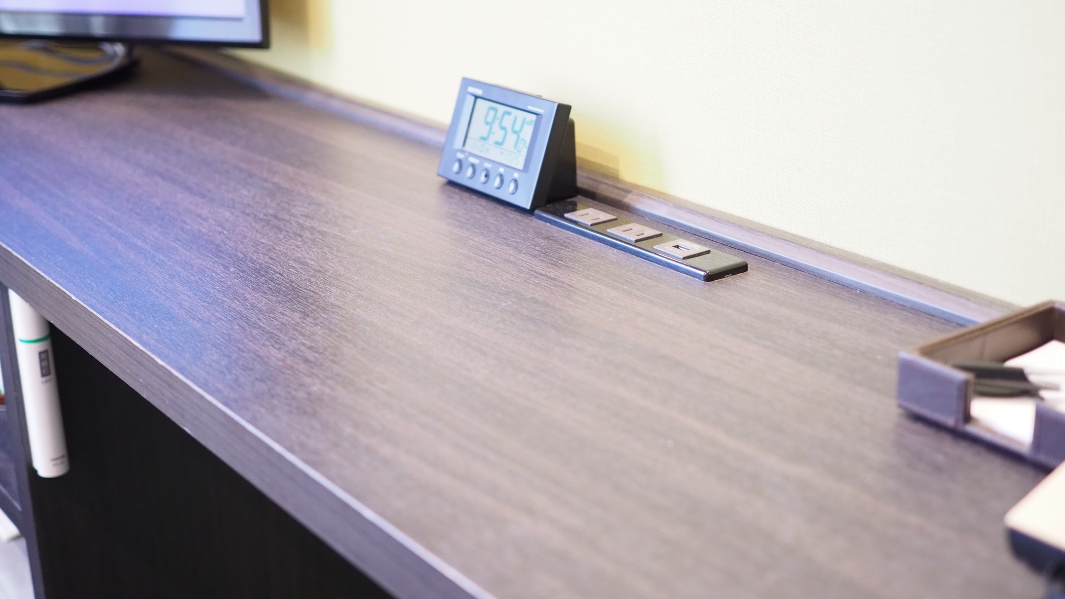 デスクコンセント・USB差込口もあり仕事もはかどります