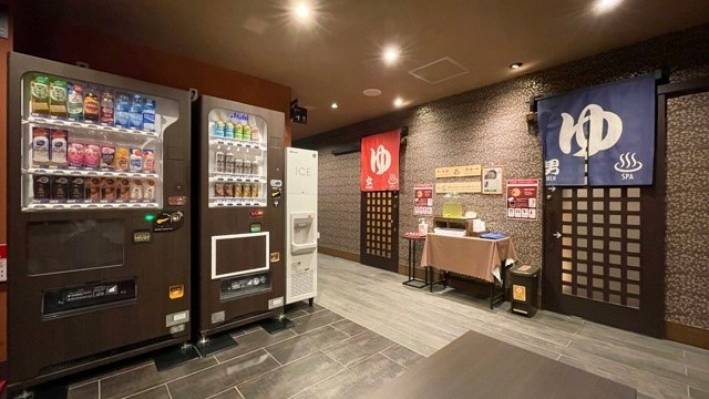 自動販売機&大浴場入り口
