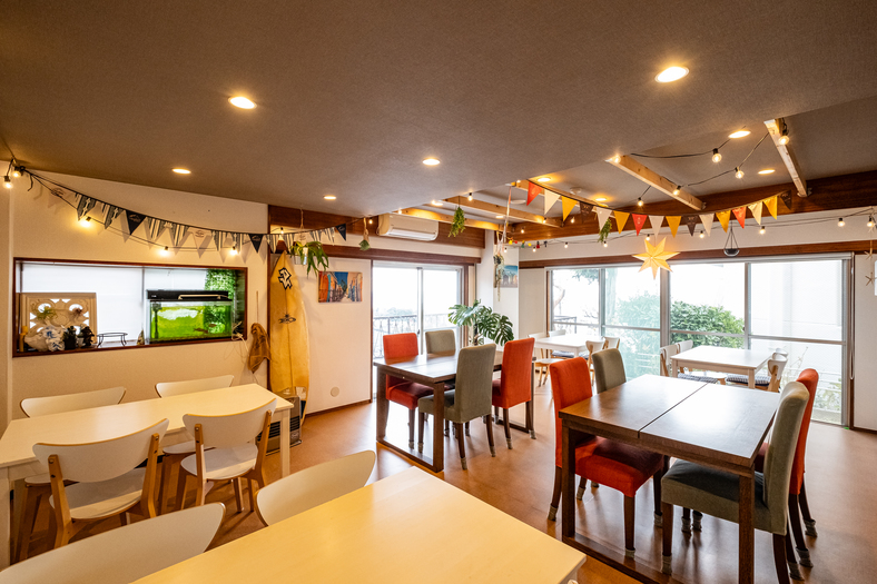 【食堂】高台から眺める景観とともに食事をお楽しみください♪