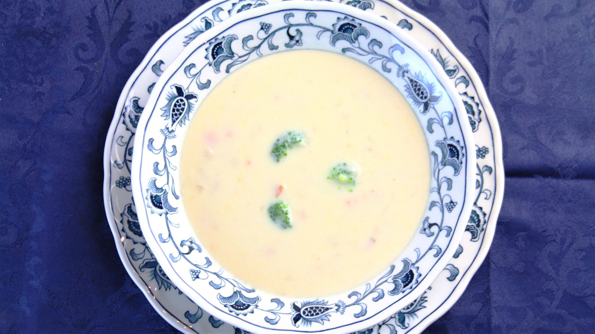 【朝食】ベーコンと野菜のクリームスープ
