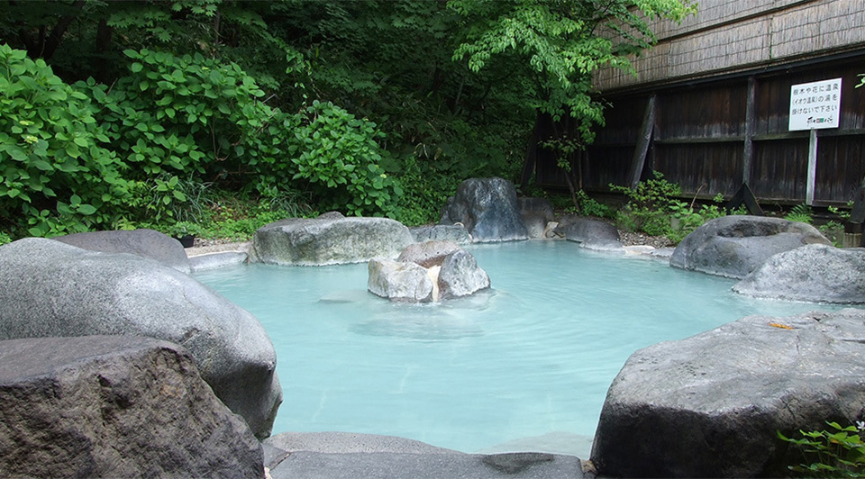源七露天の湯（約300ｍ）