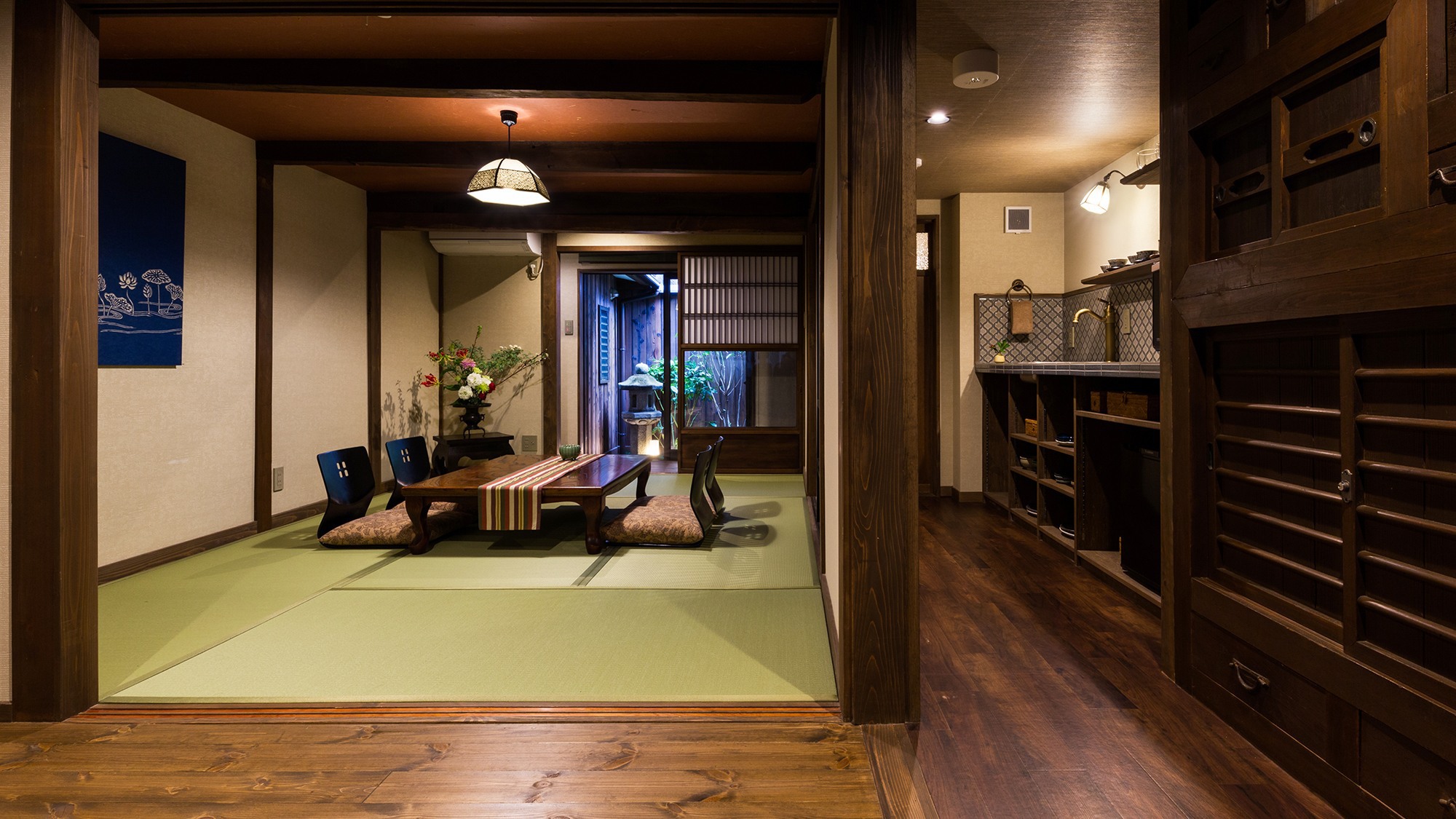 【Hokomachi】1階和室とキッチンスペースは隣接しております。