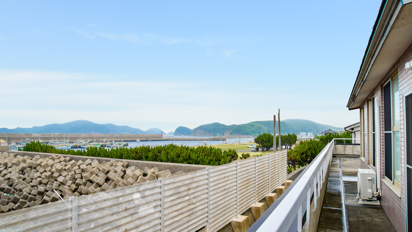 *【眺望一例】当館から見える勝本港です
