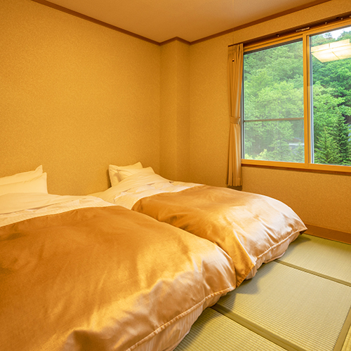 和室18畳朝起きてカーテンを開けると、大自然が目の前に広がります