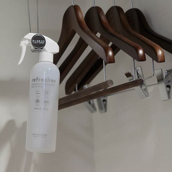 衣類用消臭スプレーをクローゼットに配備