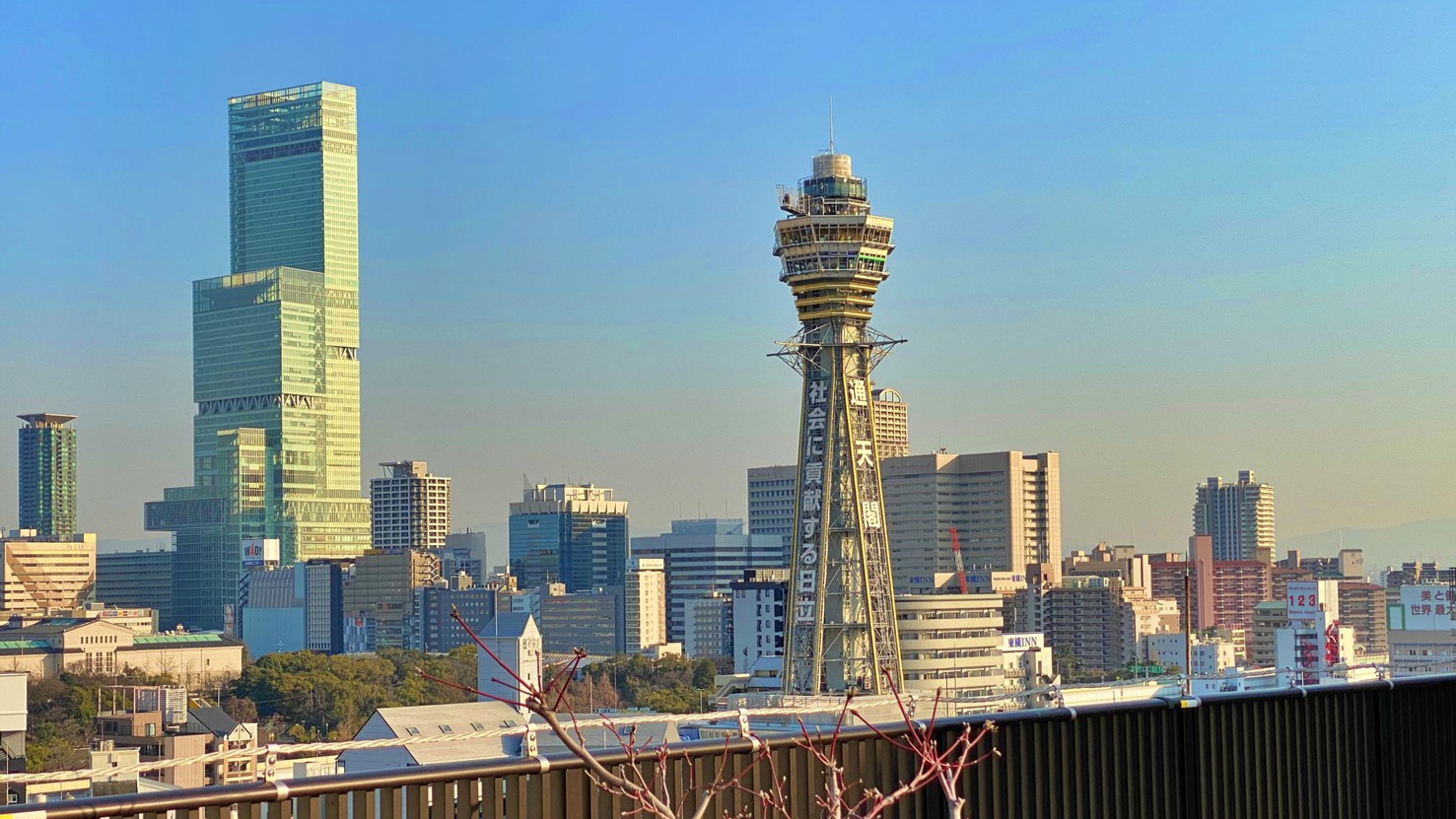 【屋上庭園からの眺め】日本一高いビル『あべのハルカス』と大阪のシンボル『通天閣』が見渡せます！