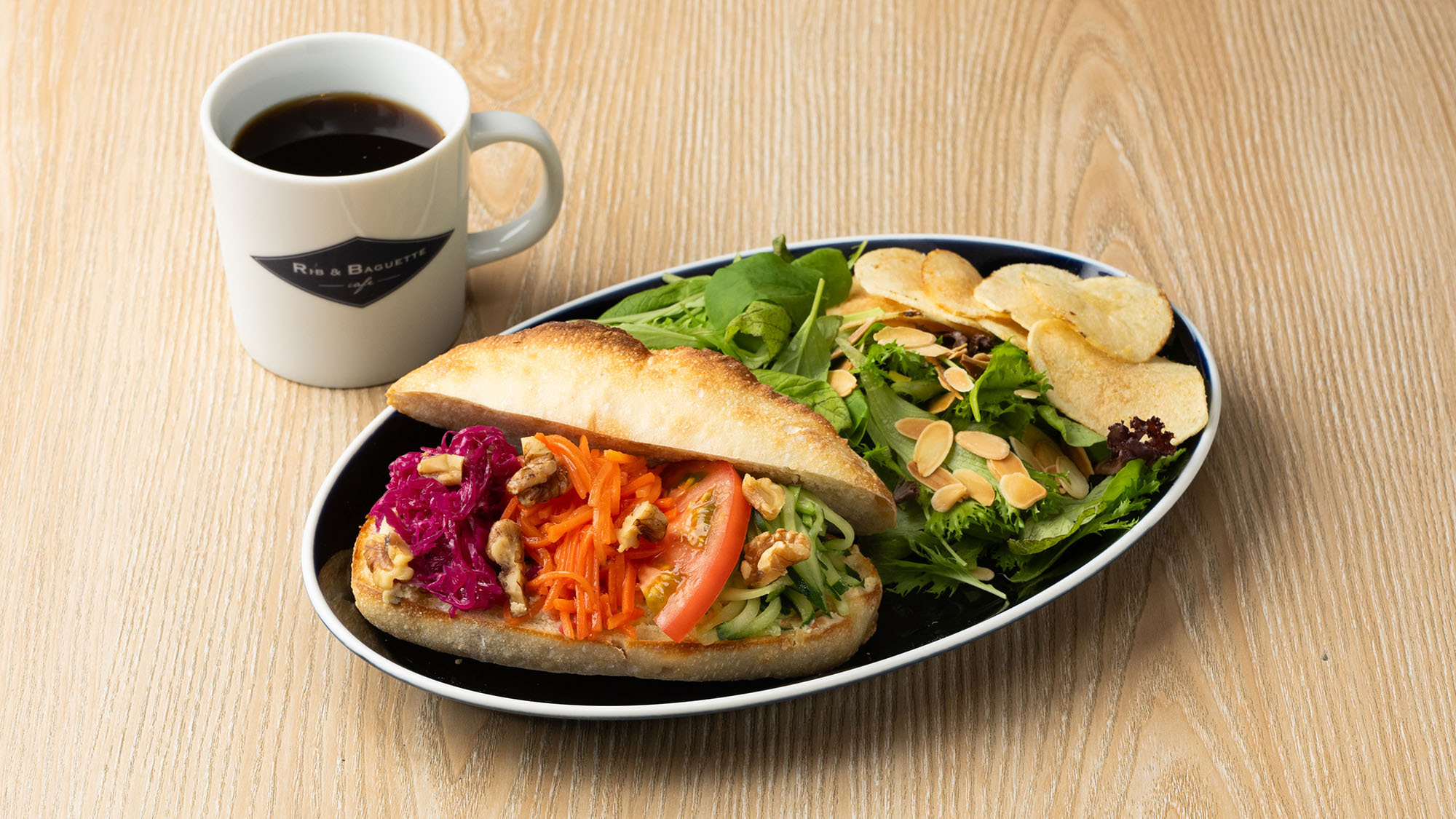 【宿泊者限定】朝食サンドウィッチセット（チップス・サラダ・ドリンク付）フムス&5種ベジタブル