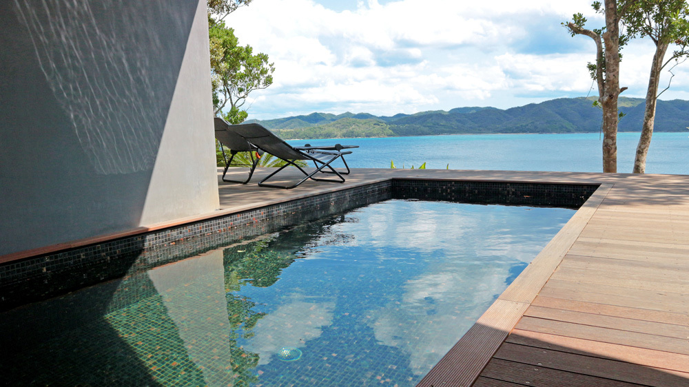 プールヴィラ(スイート棟)のプライベートプール