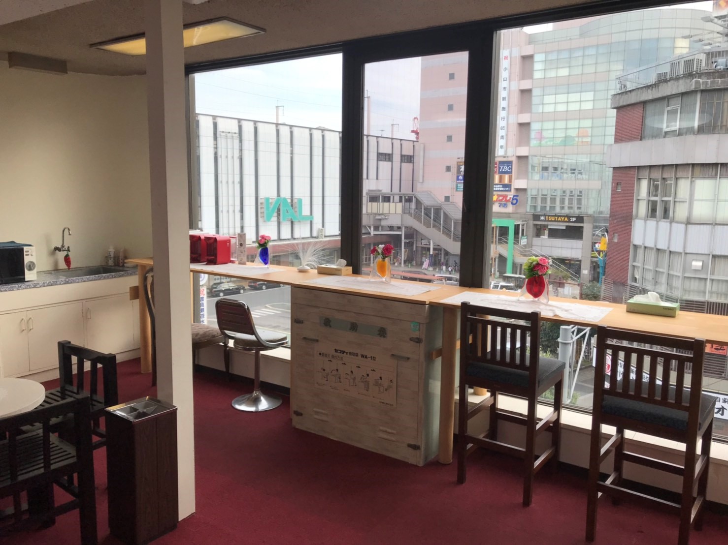 Hotel New Kashiwa Ideally located in the Oyama area, Hotel New Kashiwa promises a relaxing and wonderful visit. The property has everything you need for a comfortable stay. Bar, vending machine, fax or photo copying in