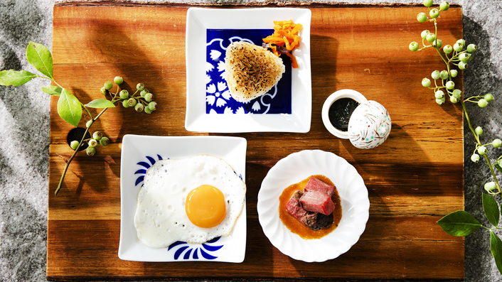 佐賀のおいしさで始まる、特別な朝——。鉄板焼きおにぎりやステーキなど幅広く楽しめる、朝食アラカルト。
