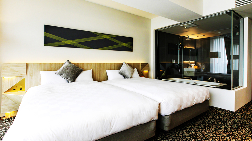 【デラックスツイン】シンプルでモダンな空間に、140cm幅のベッドをご用意。