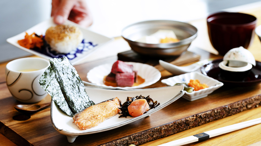 佐賀の美味しさで目覚める優雅な朝——。 からだが喜ぶ「朝の恵み」をゆっくりお楽しみください。