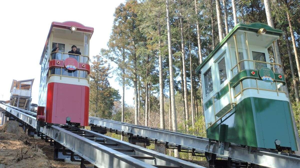 展望台にあるフロントからケーブルカーに乗って本館へ