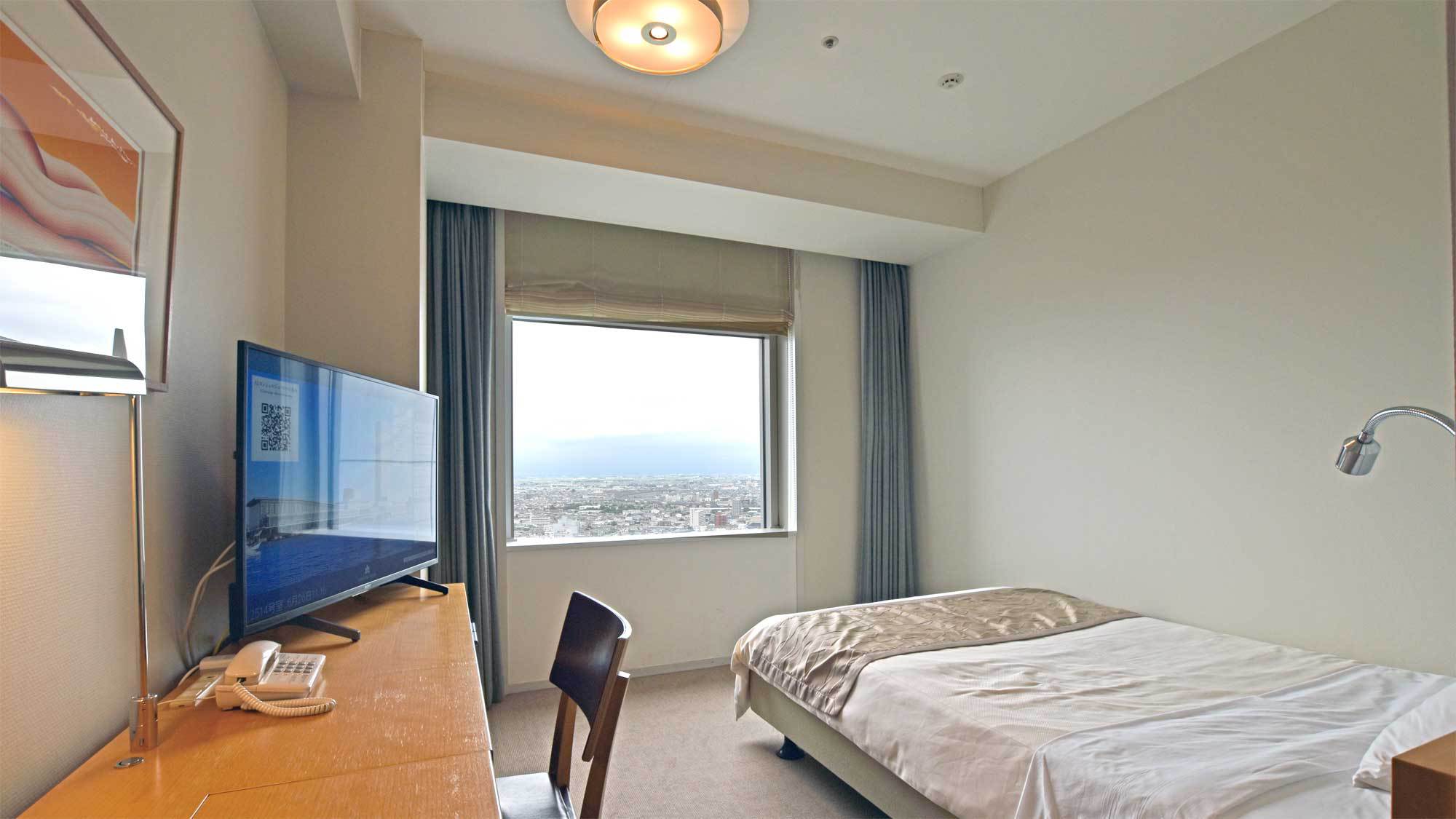 【スーペリアシングル・セミダブル】昼の室内1