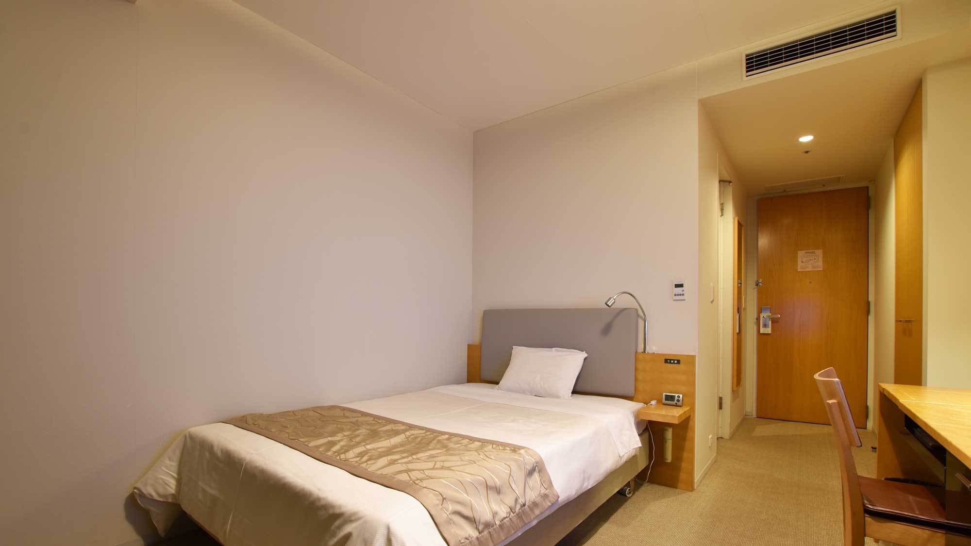 【スーペリアシングル・セミダブル】夜の室内2