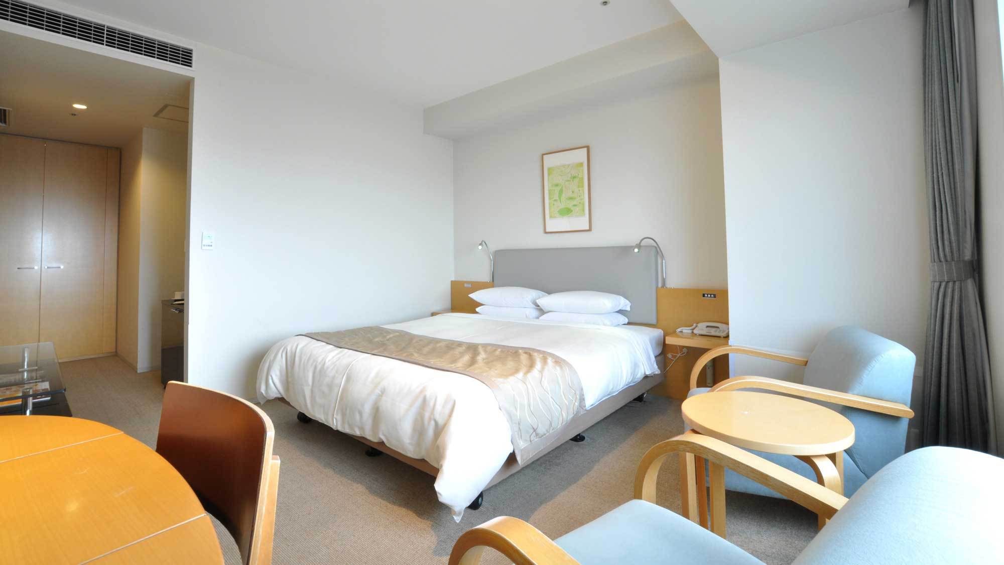 【スタンダードダブル】昼の室内2