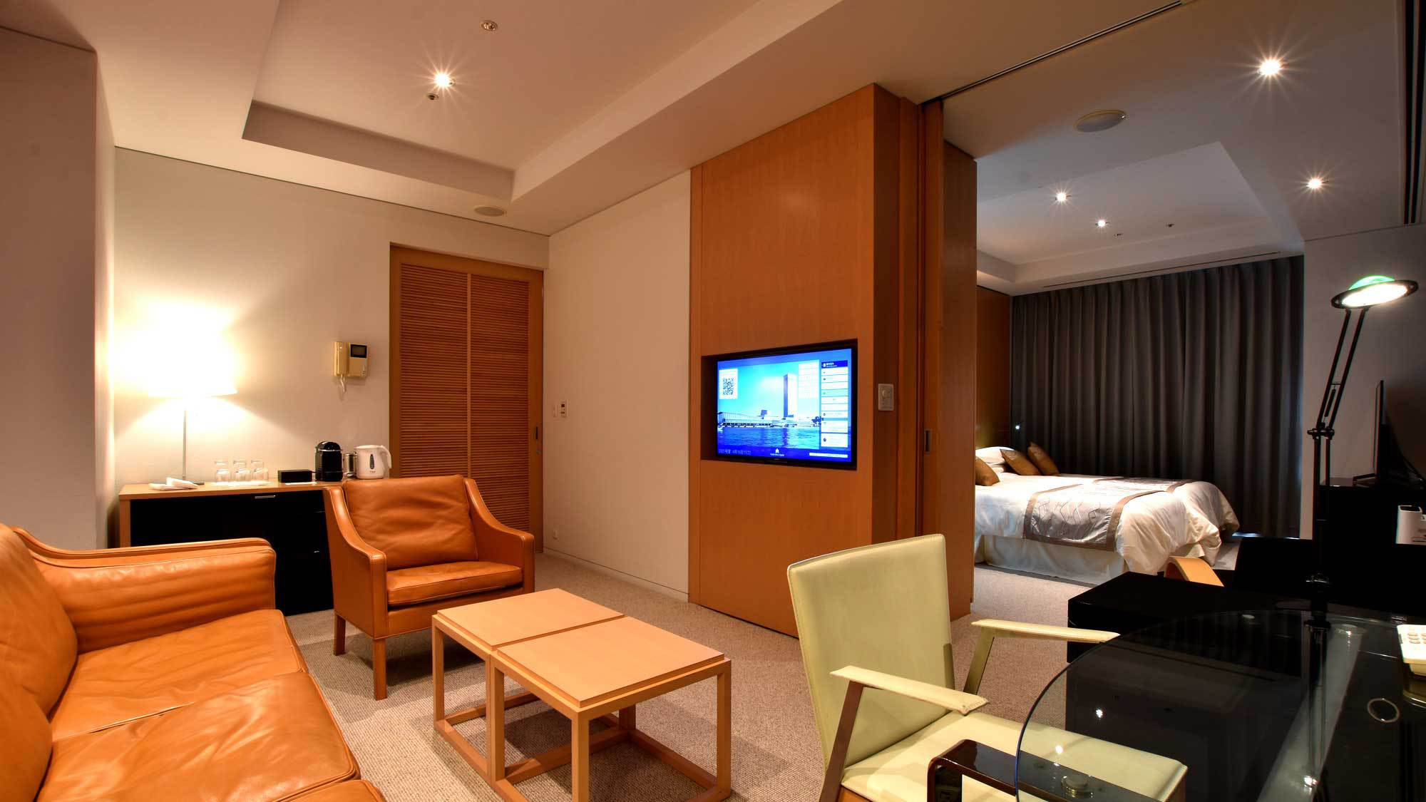 【エグゼクティブスイート】夜の室内3