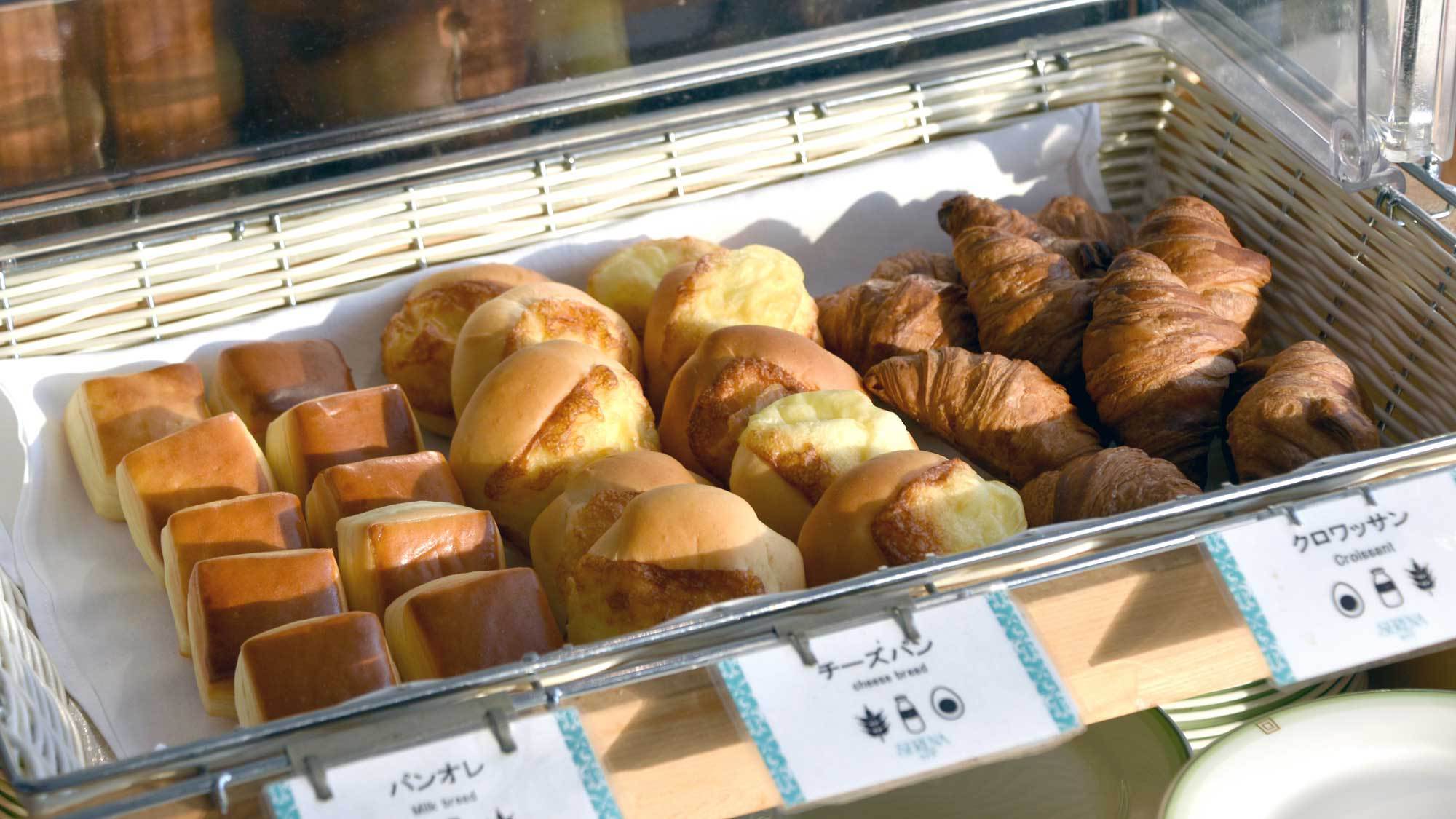【朝食】お好みのパンをどうぞ