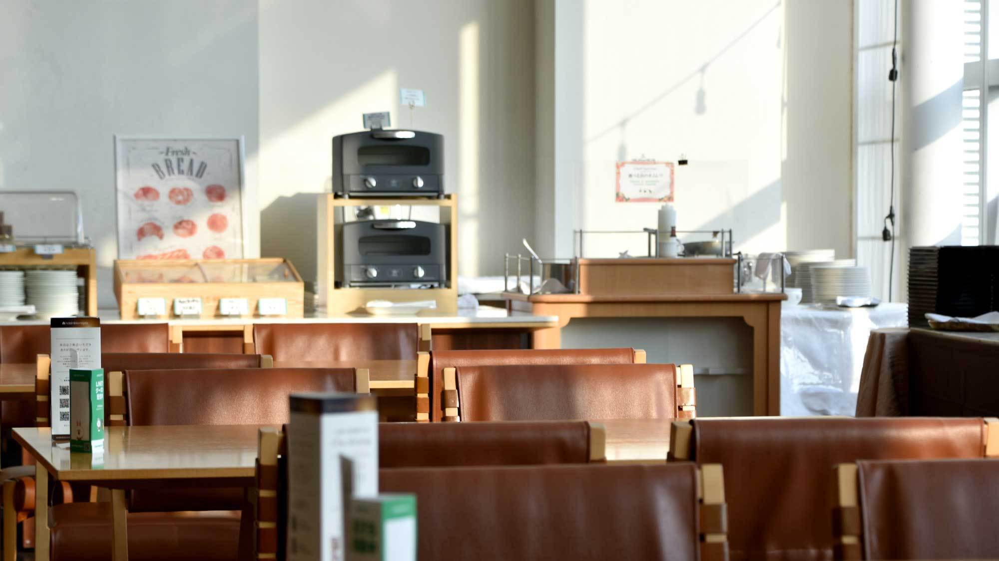 【施設】開放的なオールデイダイニング