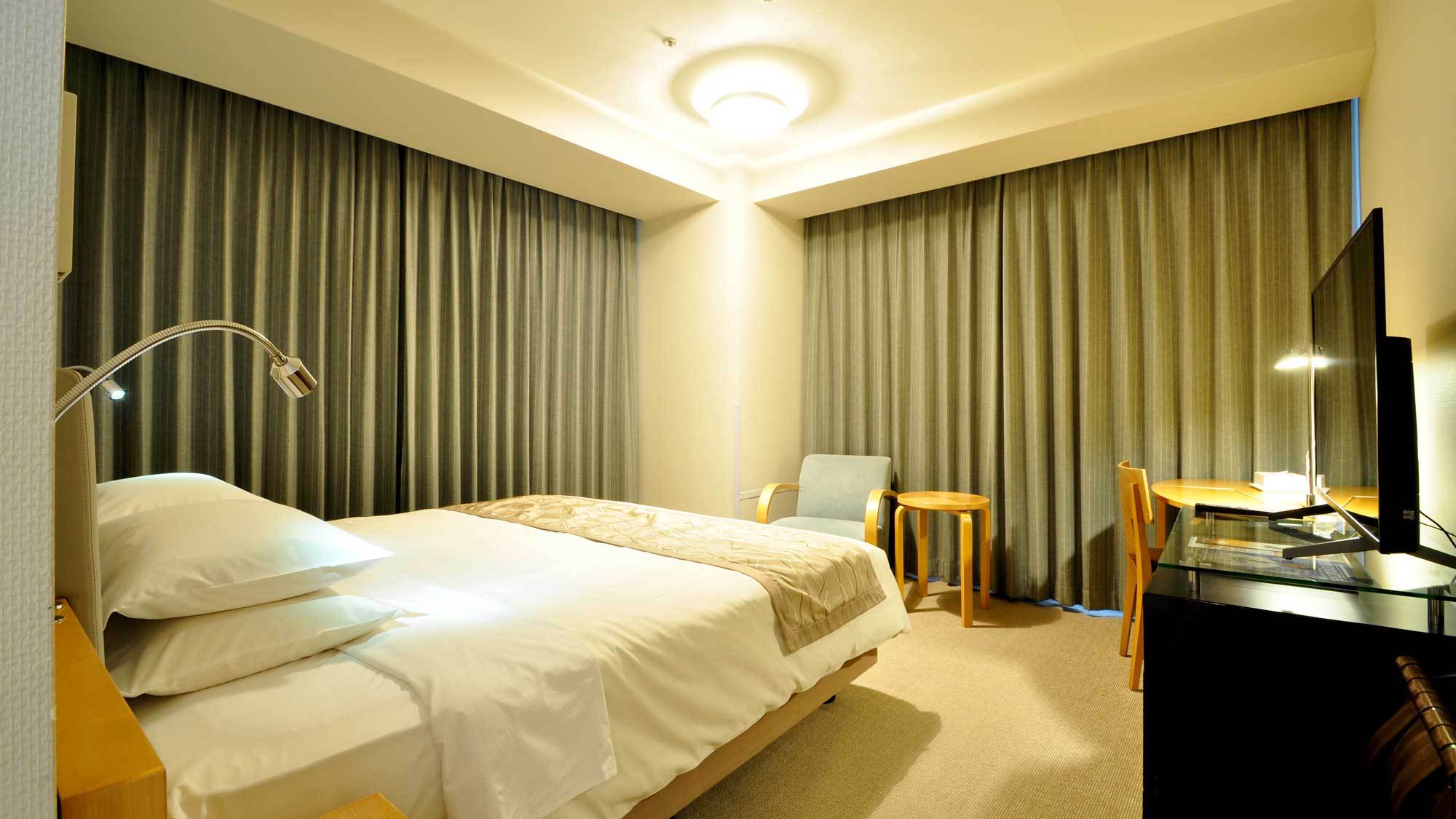 【デラックスダブル】夜の室内1.jpg