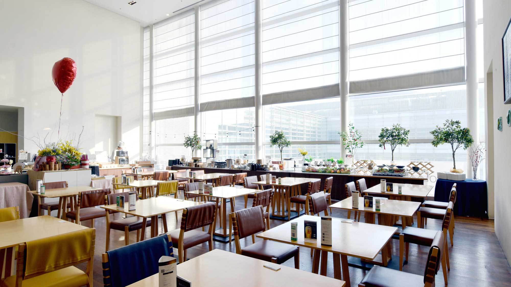 【施設】レストランセリーナで多彩なお料理を楽しみください