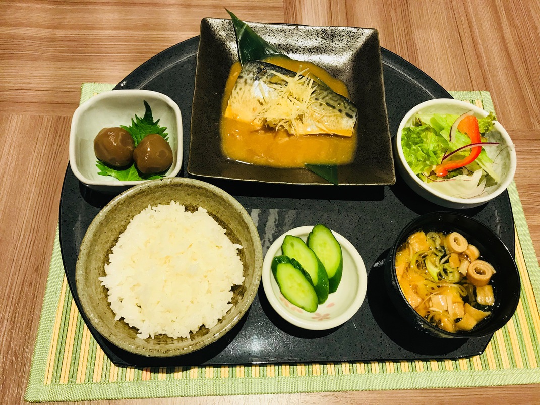 夕食付プランの一例〜サバ味噌定食〜