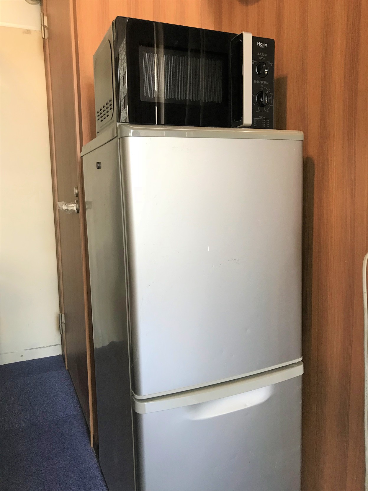microwave， refrigerator