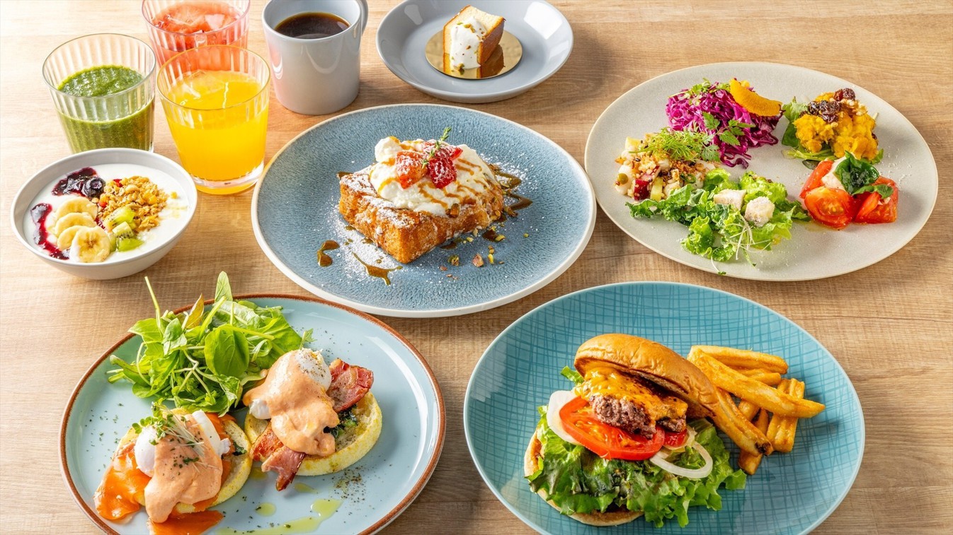 【ブレックファースト】選べる3種類のメインプレート＋サラダ&デリカ・フルーツハーフビュッフェイメージ