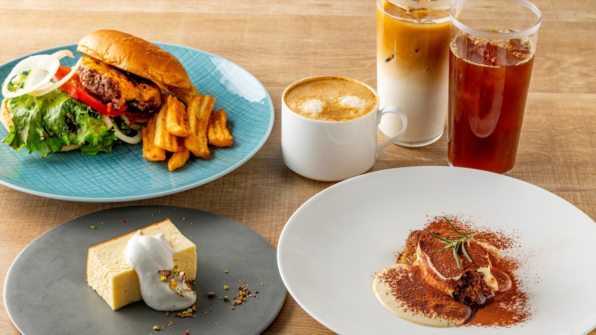 【カフェ】フレッシュな素材を味わう一皿と、心落ち着くドリンクが織りなす午後のひととき