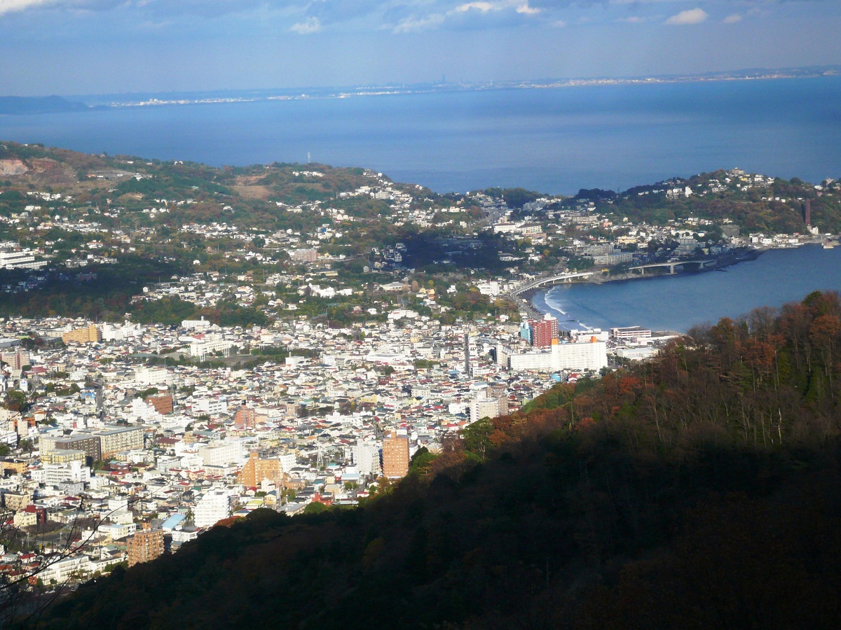 伊豆山から見た湯河原市街地