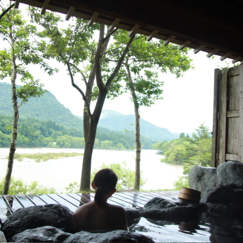 貸切露天風呂からの景色も独占してください！