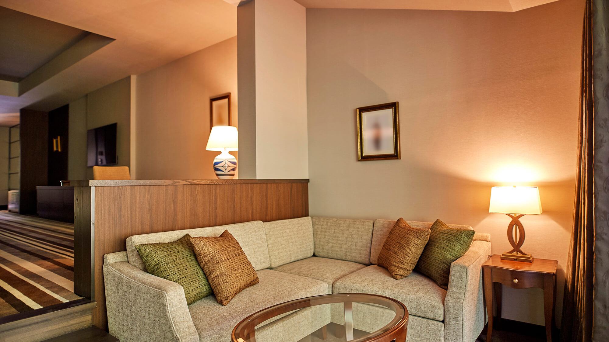 ジュニアスイート／68.8〜70.1㎡／広々とした空間でお寛ぎいただけるスイートルーム