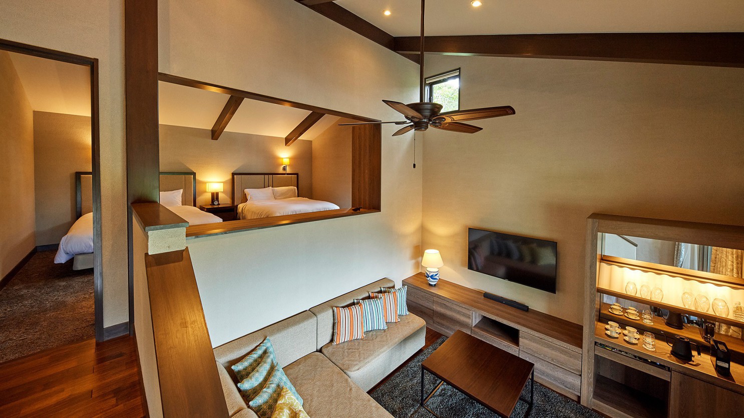 正面教会ヴィラスイート（ツイン）／66㎡／別荘で寛ぐようなプライベート感を味わうスイートルーム