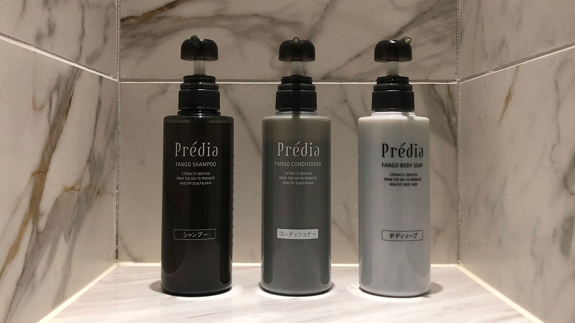 客室バスアメニティにはKOSEの「Predia」FANGOシリーズをご用意。