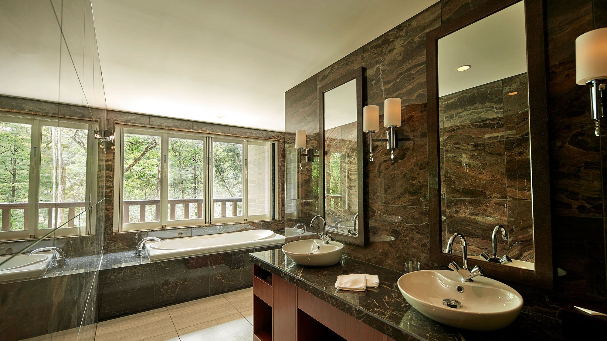 山の上スイート／バスルーム