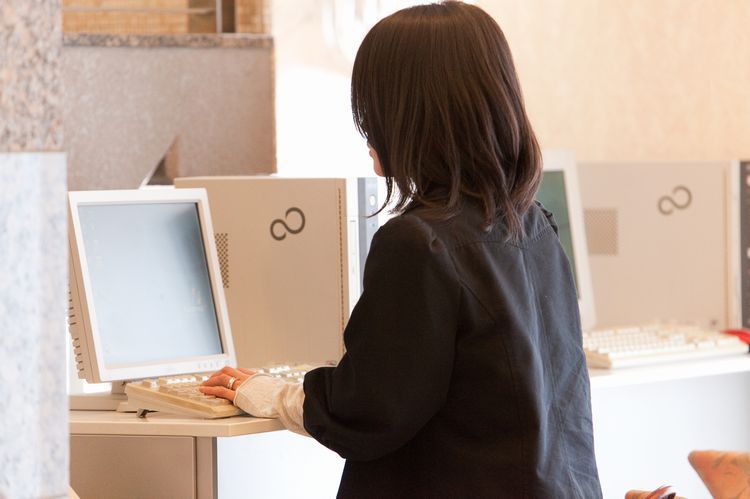 無料インターネットコーナー