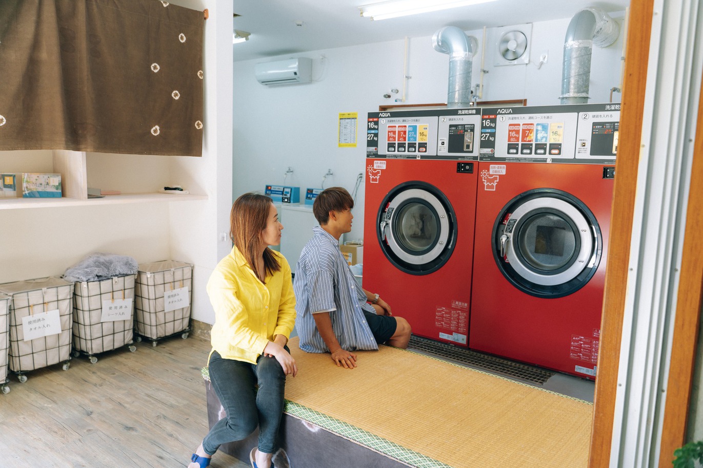 別棟【ドミトリー&ランドリー】共用のコインランドリースペース。島っちゅや滞在者との交流を楽しめます。